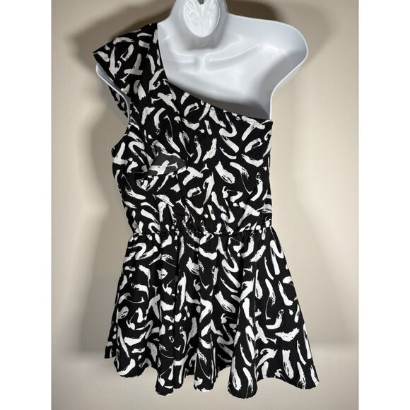 GILLI One Shoulder Black and White Ruffle Cinch Waist Top Quiet Luxury Large - Picture 5 of 6